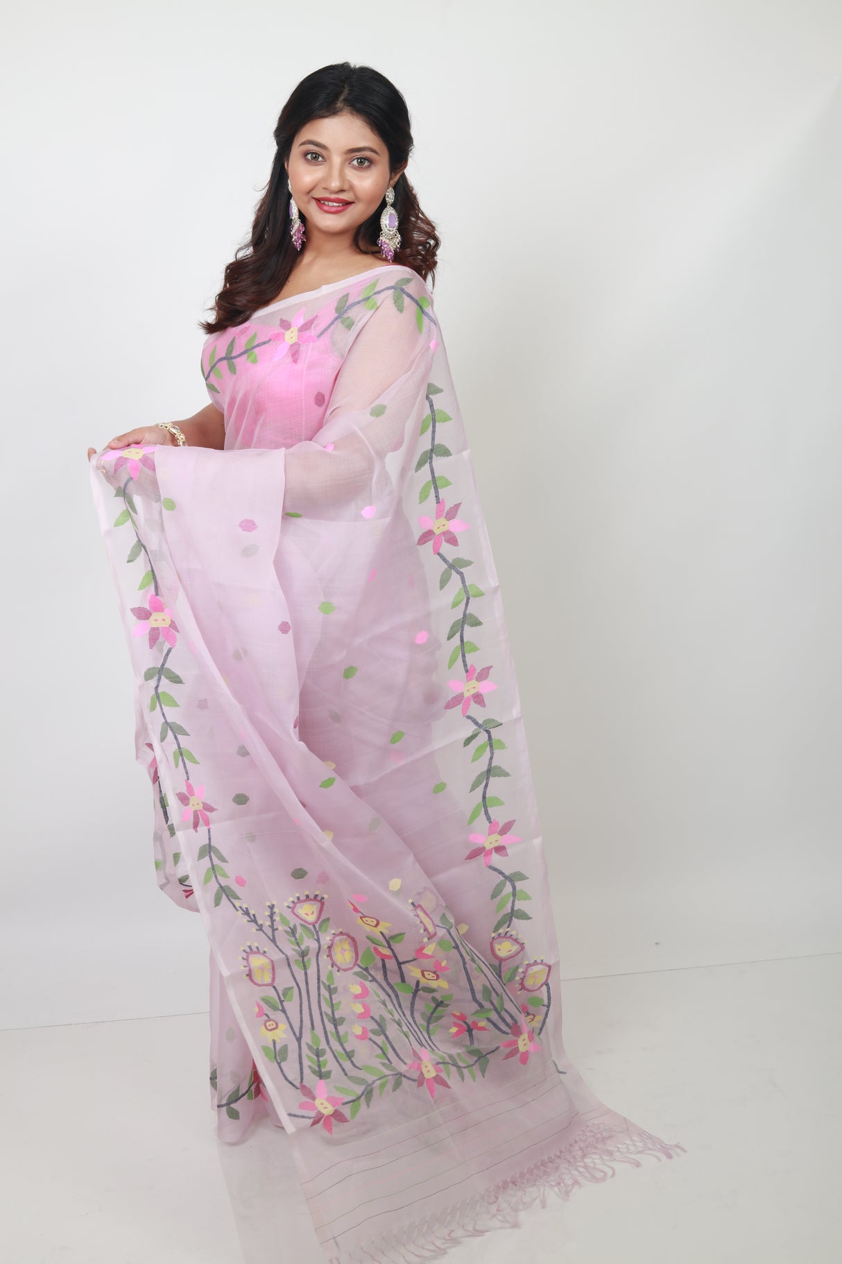 Dust Pink colour floral lata handwoven muslin silk jamdani saree