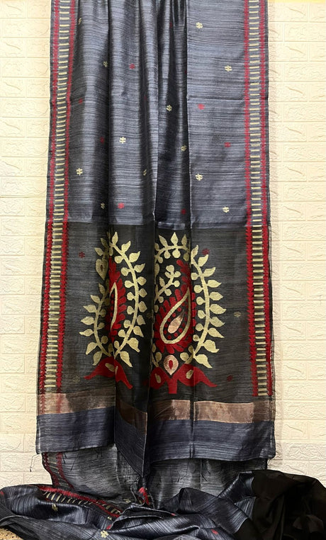 Ash with red & beige colour kalka motifs matka silk handwoven jamdani saree