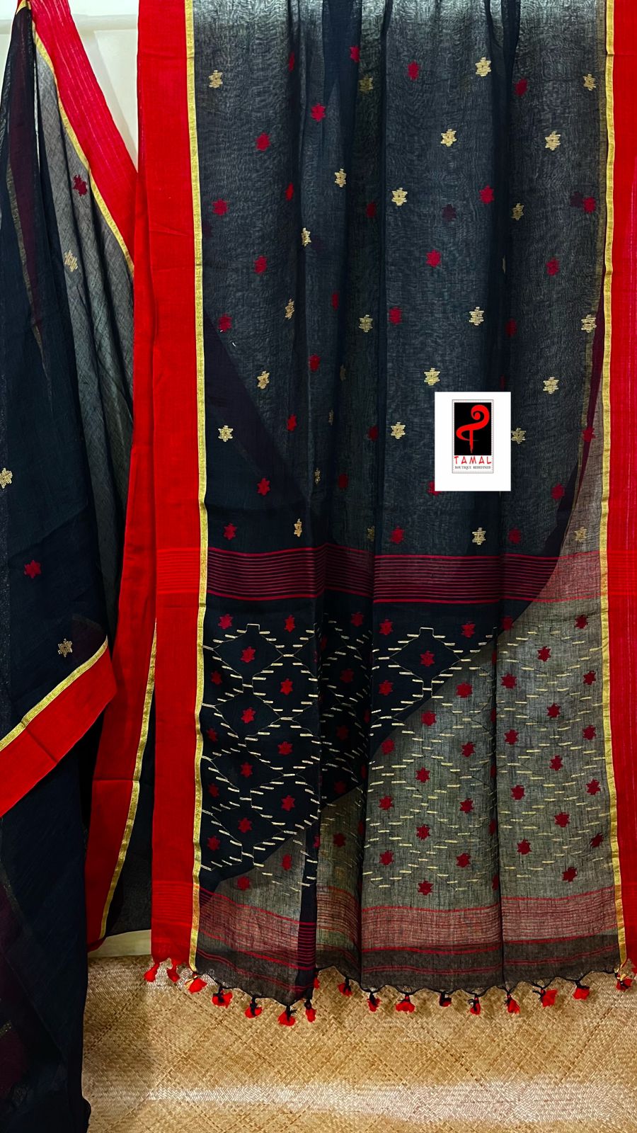 Black with red border traditional linen handwoven jamdani saree