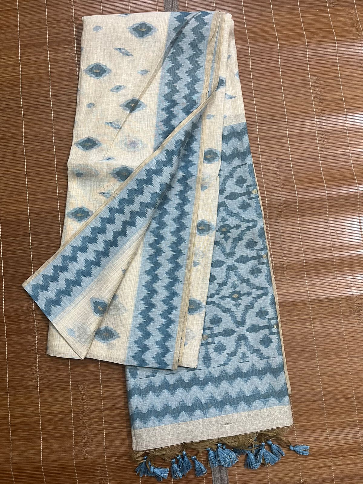 Cream with blue border pure cotton handloom saree - Tamal Boutique