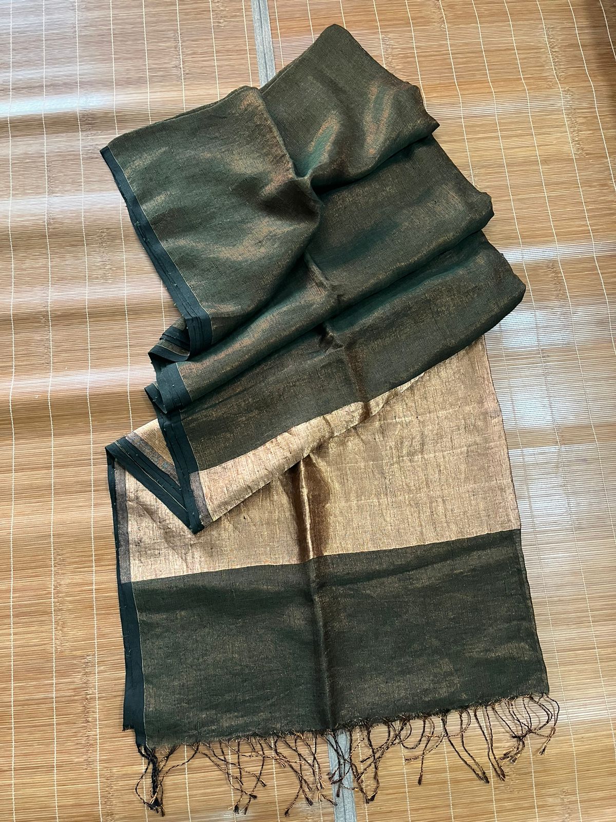 Dark bottle green colour zari linen handloom saree - Tamal Boutique