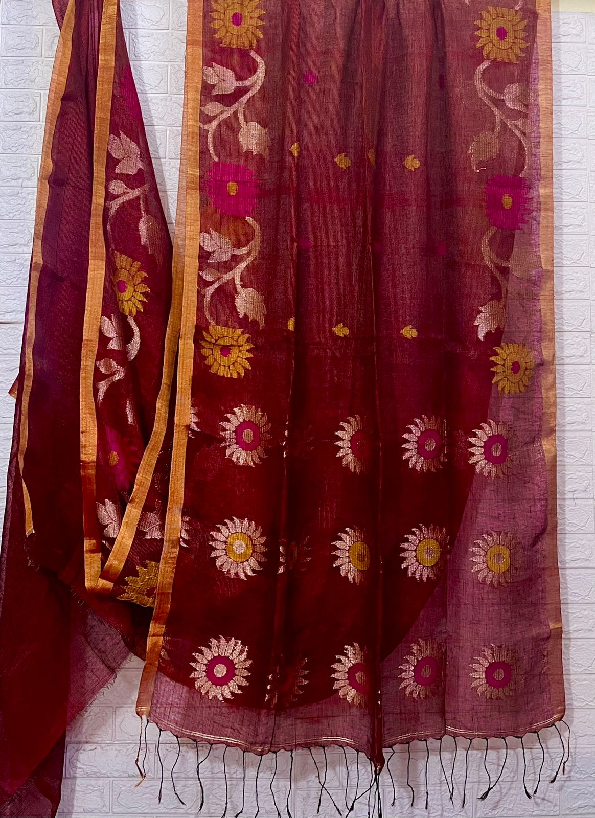 Dark rust colour sunflower motifs tissue linen handloom jamdani Saree