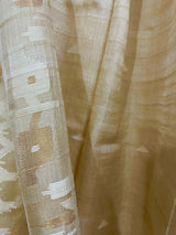 সাদা এবং সোনার সংমিশ্রণে প্রাকৃতিক বেইজ রঙের বিশুদ্ধ তুসার সিল্ক ঐতিহ্যবাহী হাতে বোনা জামদানি শাড়ি