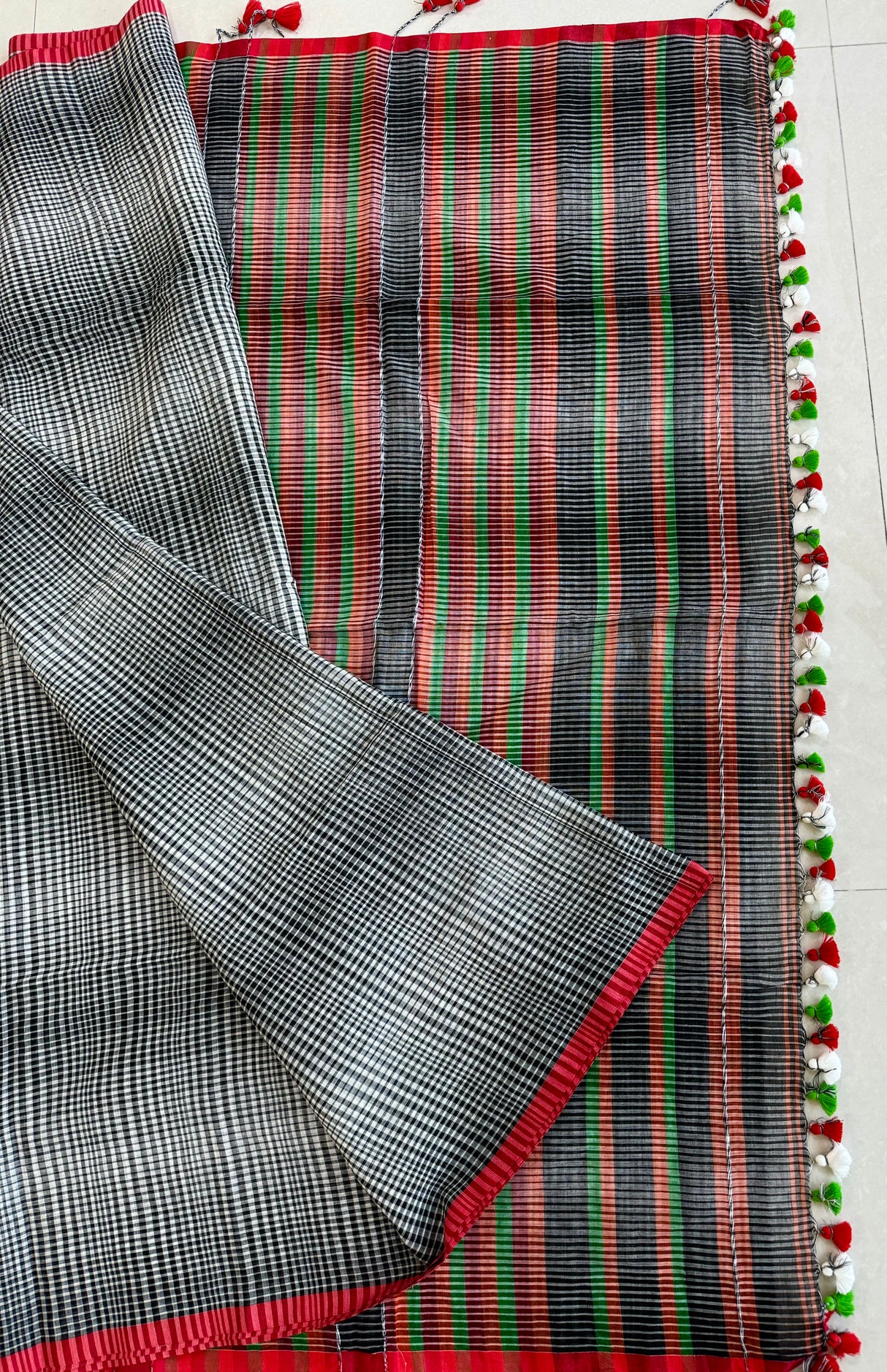 Red border with Ash & black mul cotton handloom checks