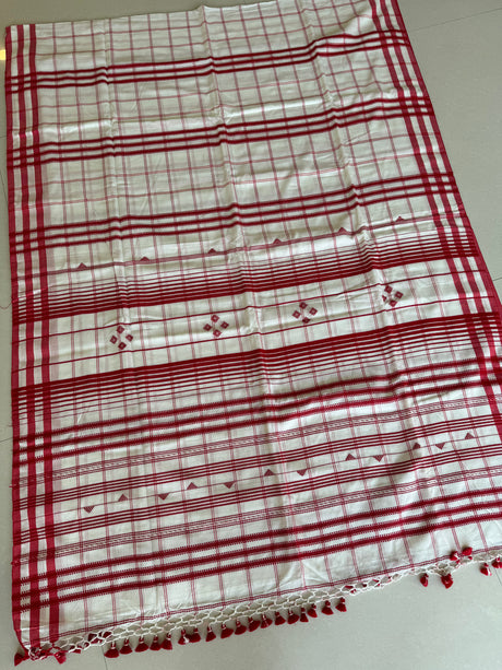 White with red bhujodi cotton handloom saree