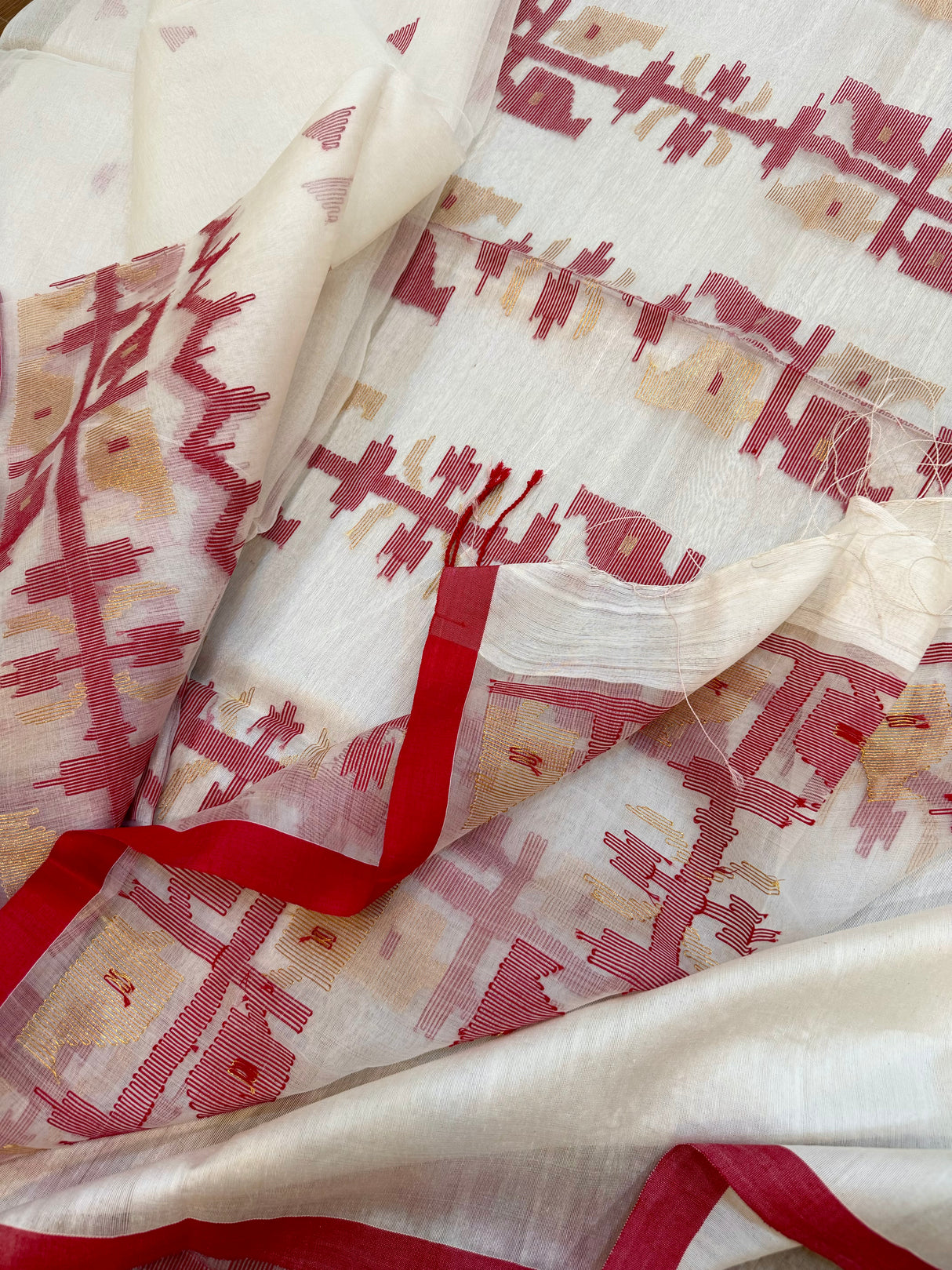 Offwhite with red pure muslin silk traditional handwoven jamdani saree