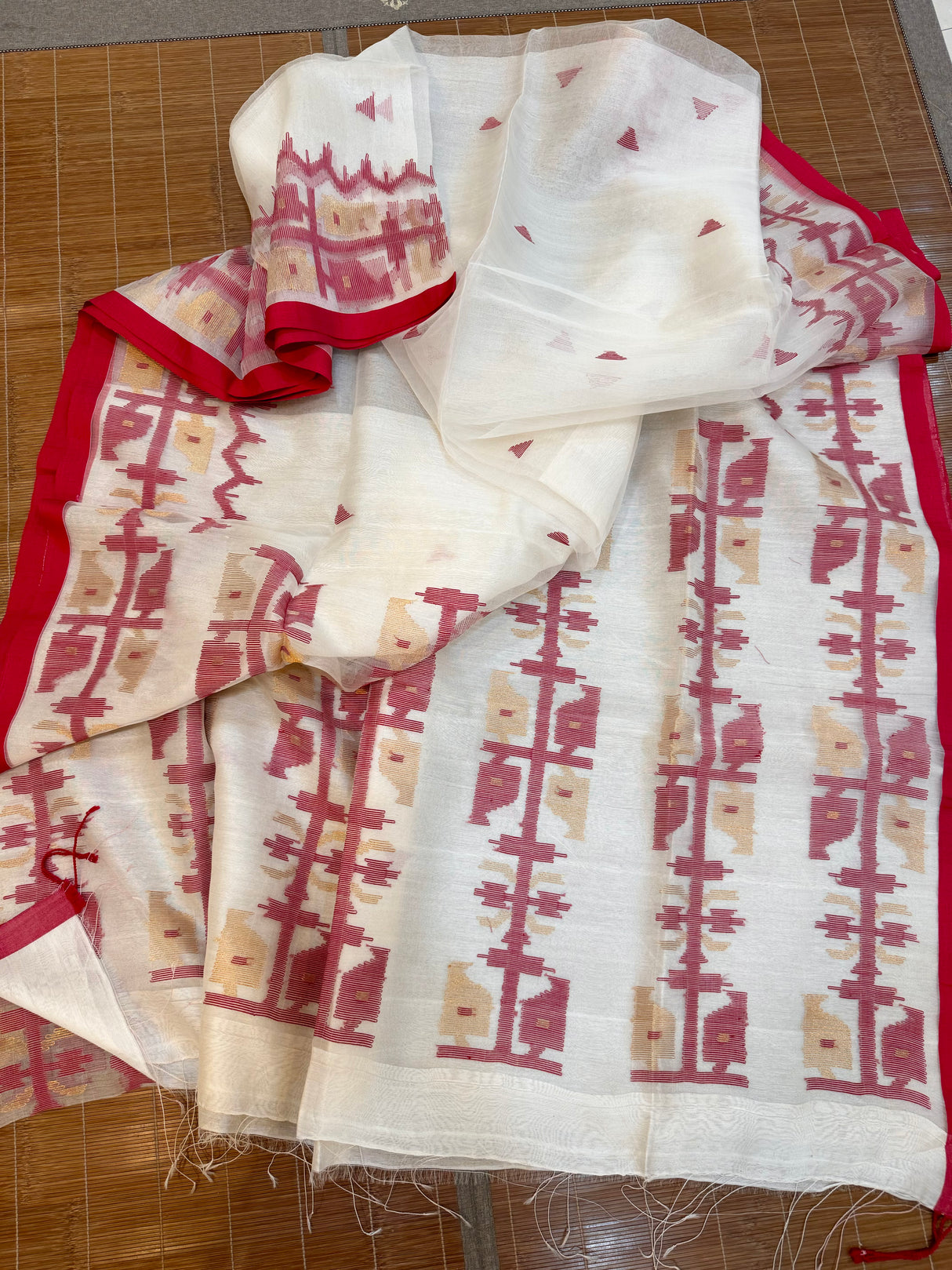 Offwhite with red pure muslin silk traditional handwoven jamdani saree