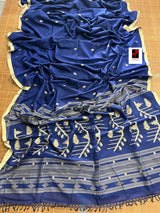 সাদা সুতির হ্যান্ডলুম জামদানি শাড়ির সঙ্গে নীল