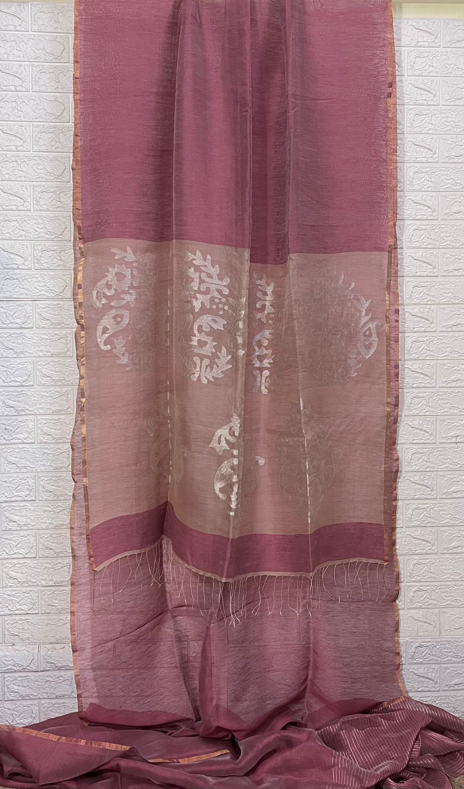 Kashmiri pink with silver zari work pallu silk linen handwoven jamdani saree - Tamal Boutique