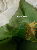 হলুদ রঙের জলের লিলি বোনা মোটিফের সাথে হালকা বেইজ হ্যান্ডলুম সিল্ক সুতির শাড়ি