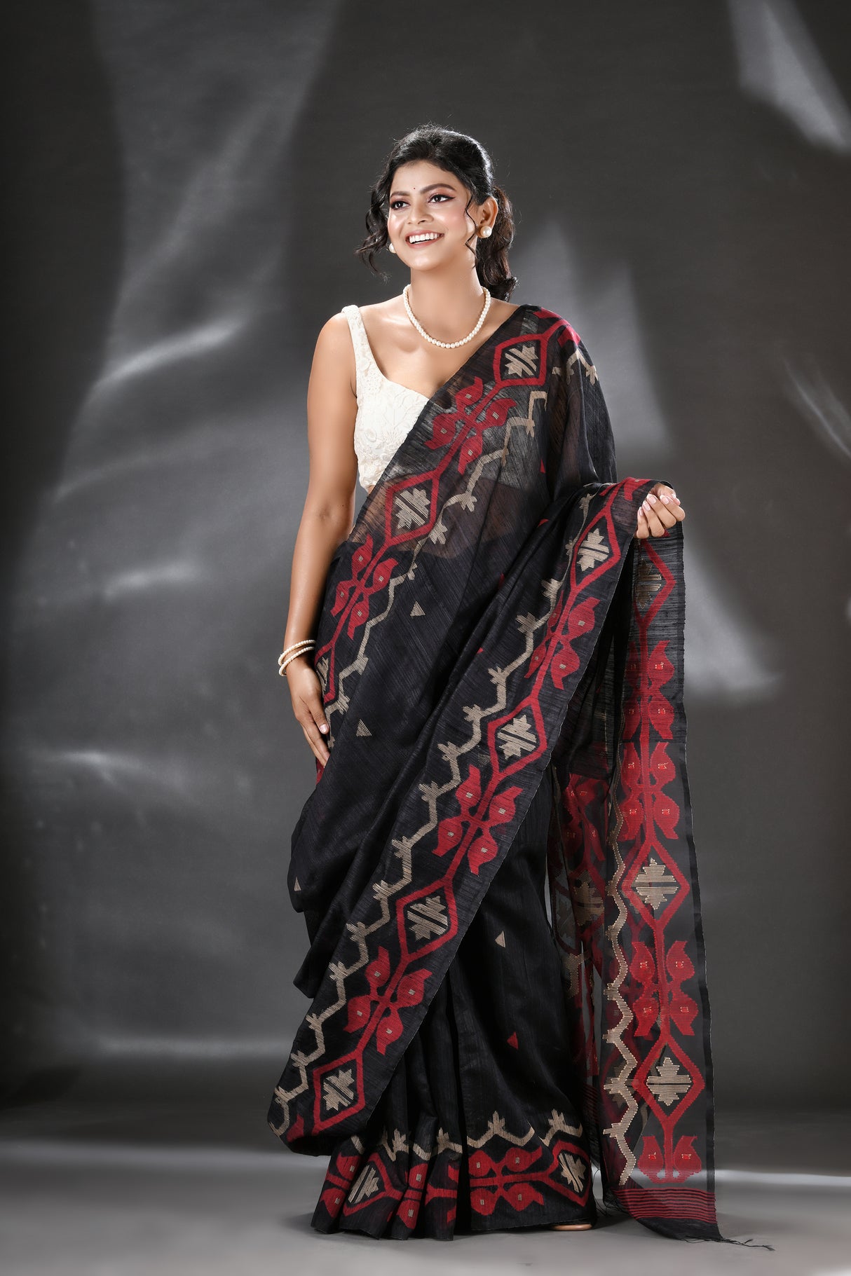 BLACK WITH RED & GOLDEN ZARI MATKA SILK TRADITIONAL HANDWOVEN JAMDANI SAREE