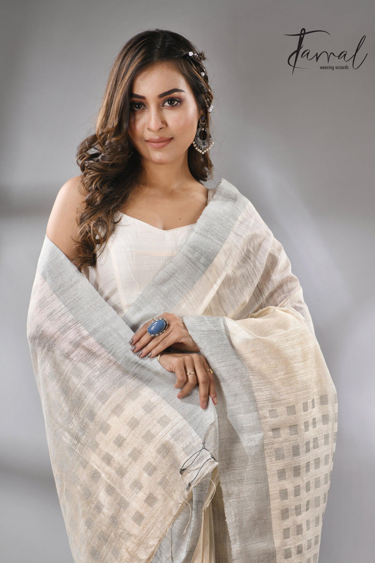 OffWhite Matka Silk Handwoven Jamdani Saree Closeup