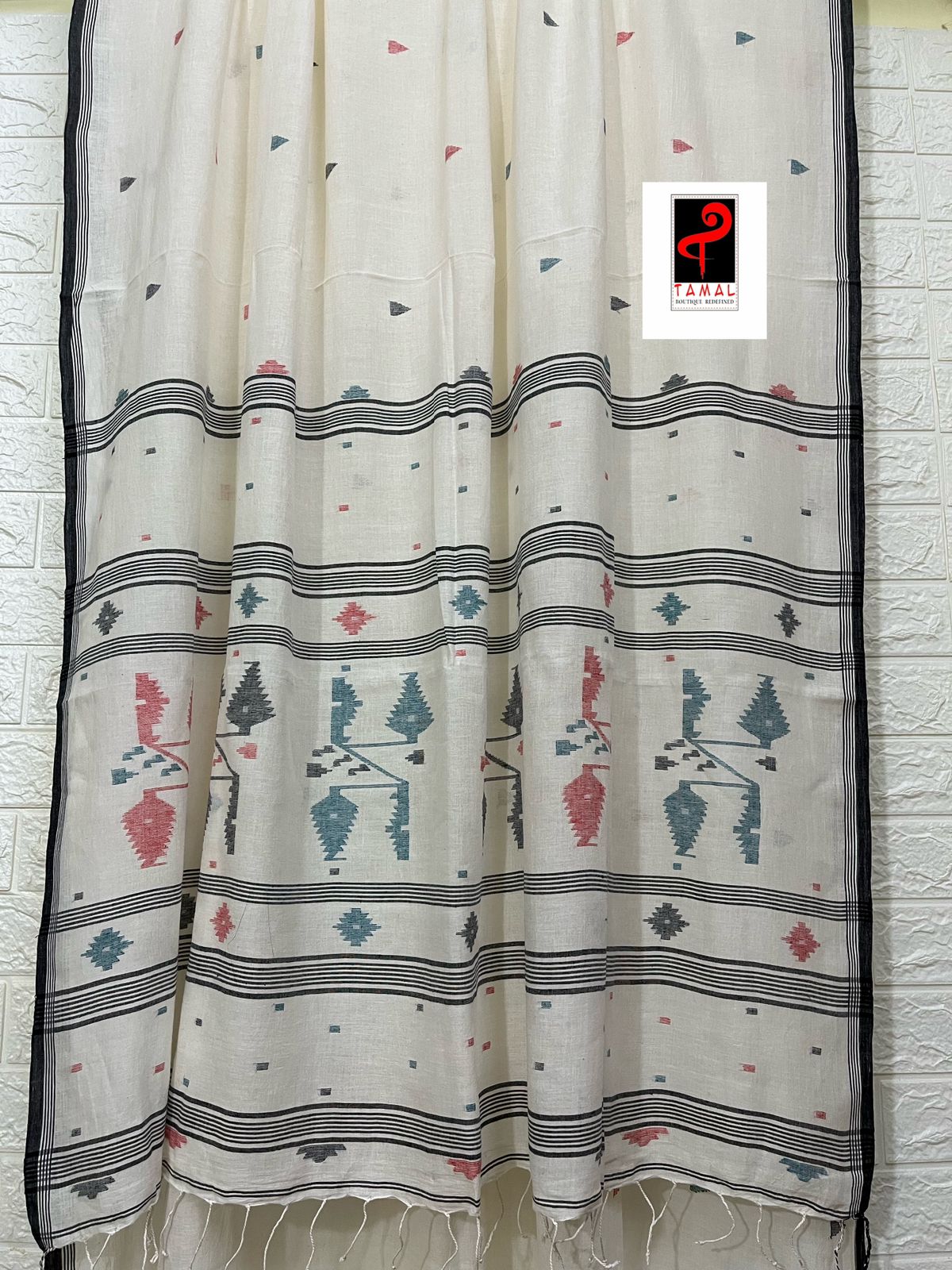 Offwhite with black border cotton traditional pallu handwoven needle work jamdani saree - Tamal Boutique