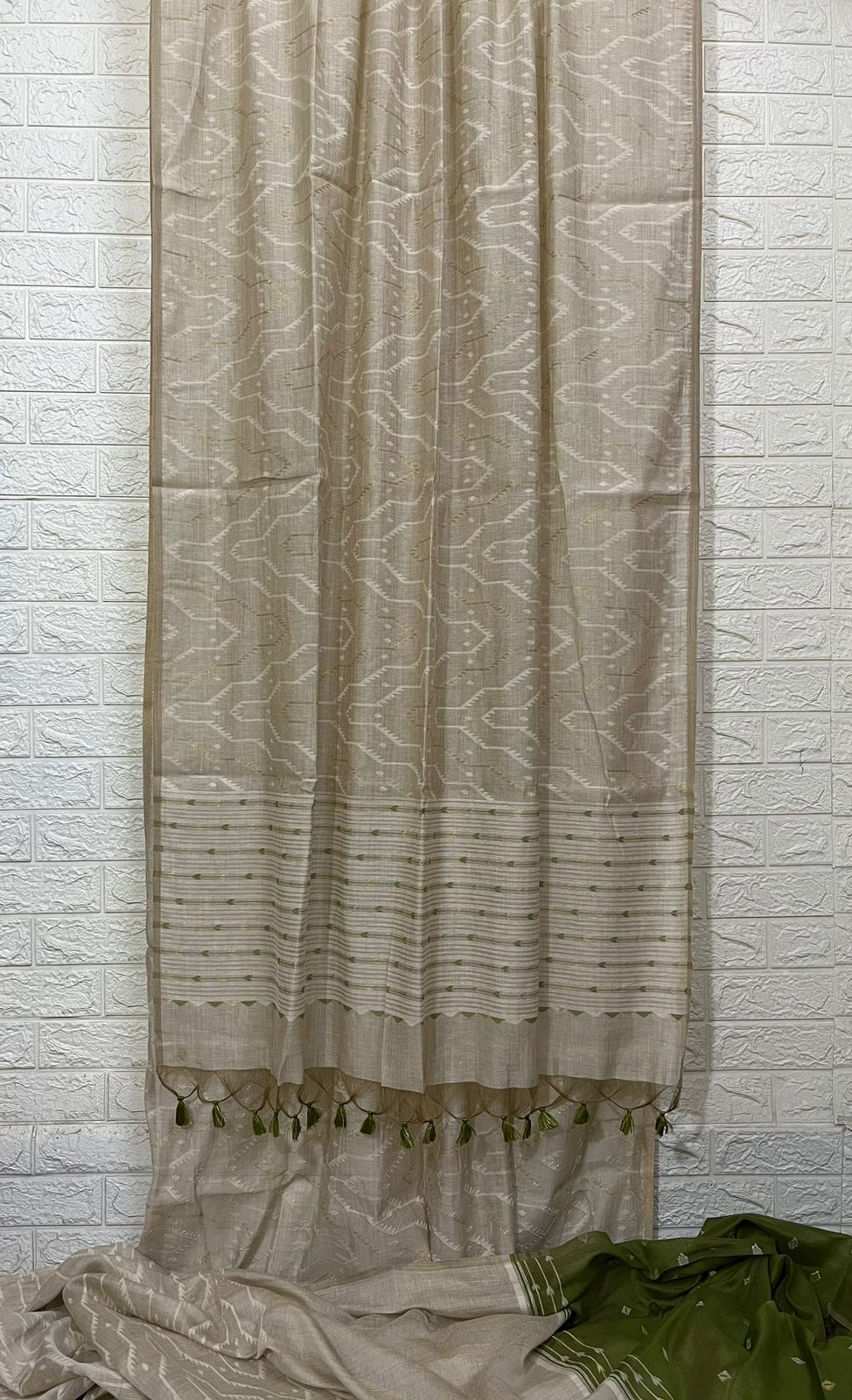 Offwhite allover traditional handloom jamdani in fine cotton saree