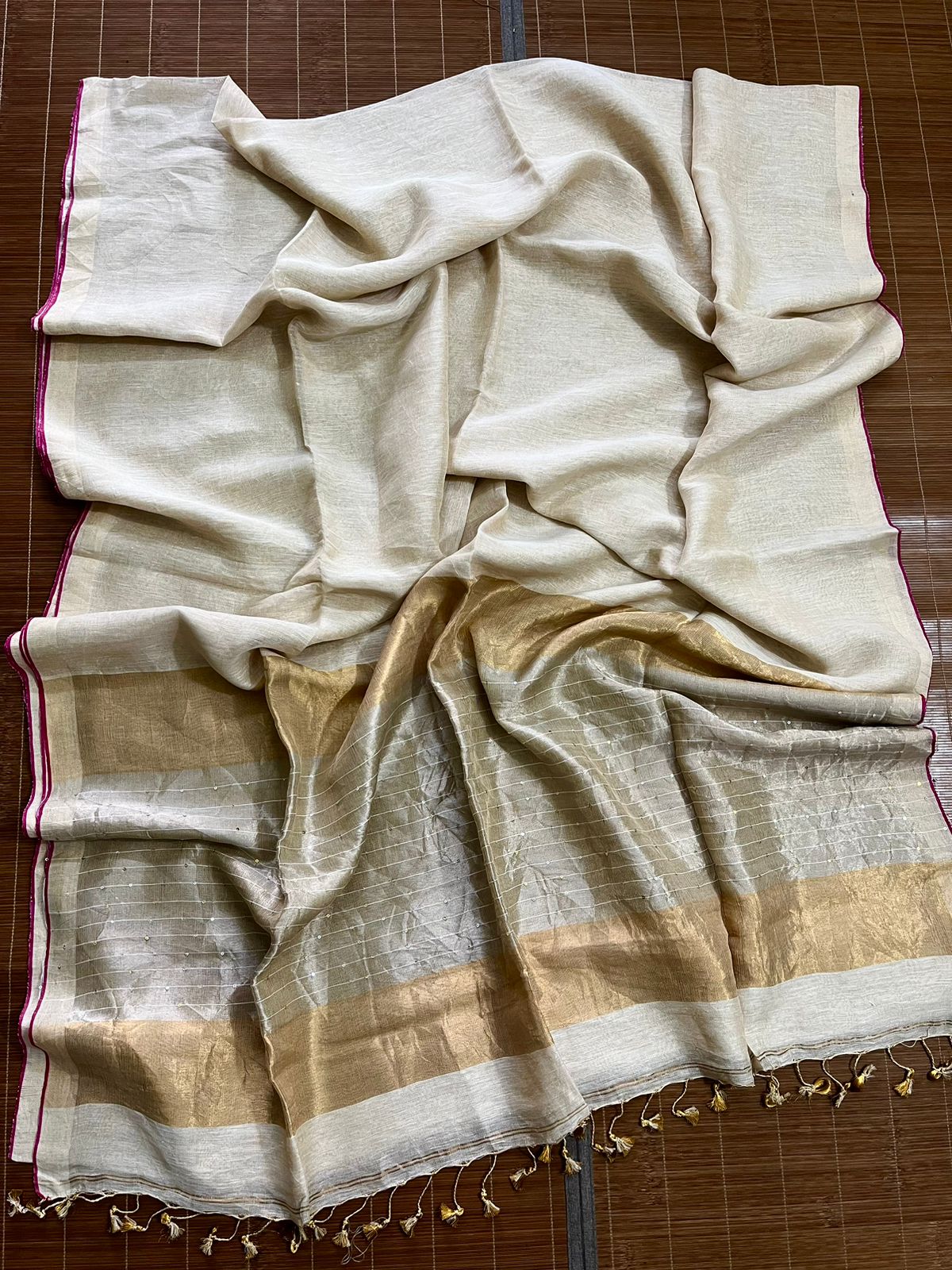 Offwhite with golden and silver pallu linen handloom saree