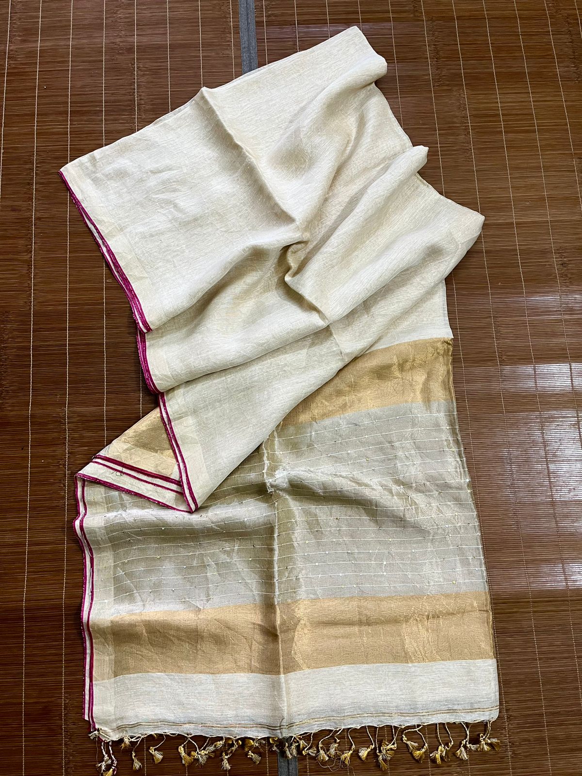 Offwhite with golden and silver pallu linen handloom saree