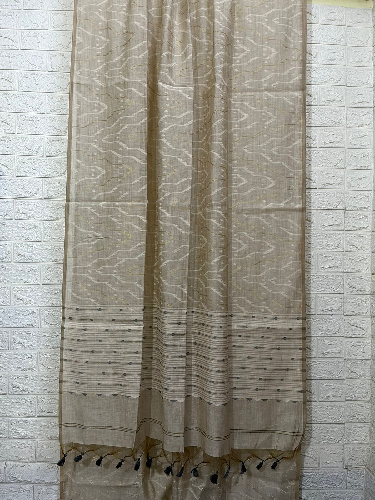 Offwhite with gray pallu allover traditional handloom jamdani in fine cotton saree