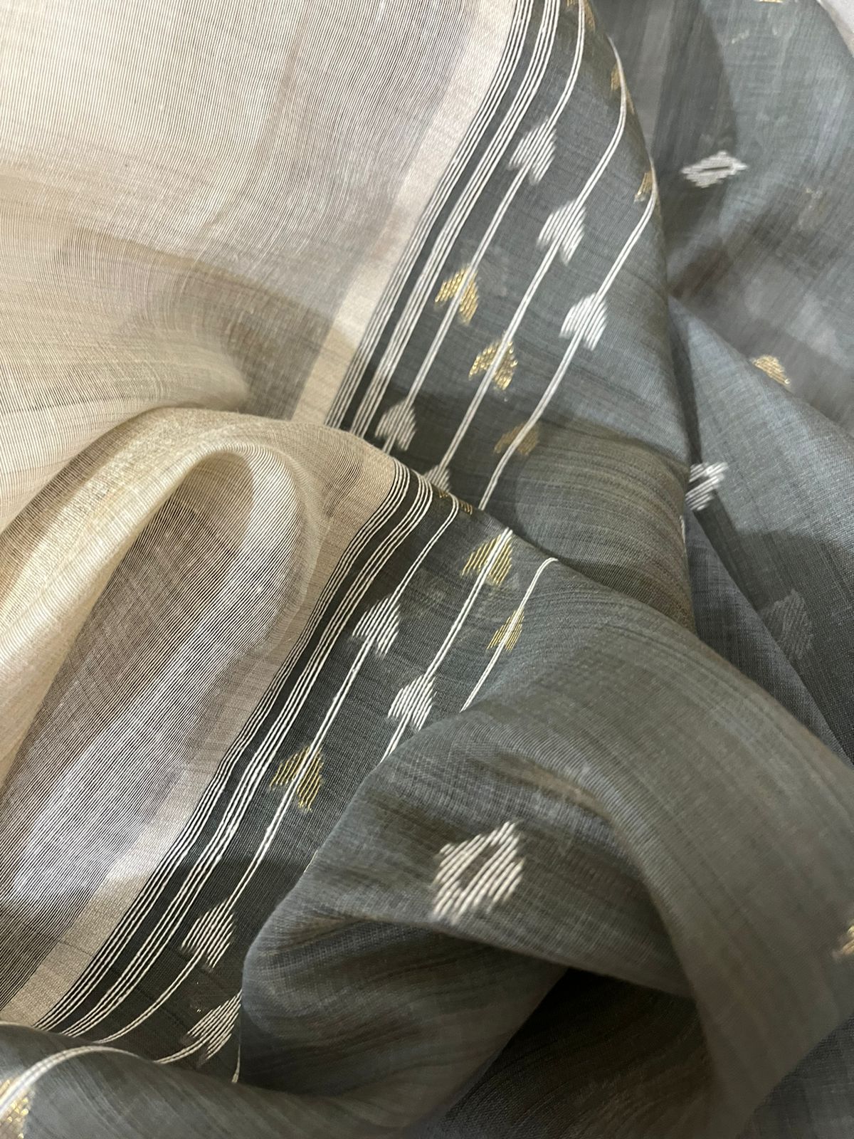 Offwhite with gray pallu allover traditional handloom jamdani in fine cotton saree - Tamal Boutique