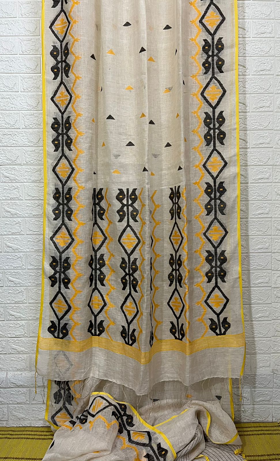 Offwhite with yellow & black traditional handwoven linen jamdani  saree