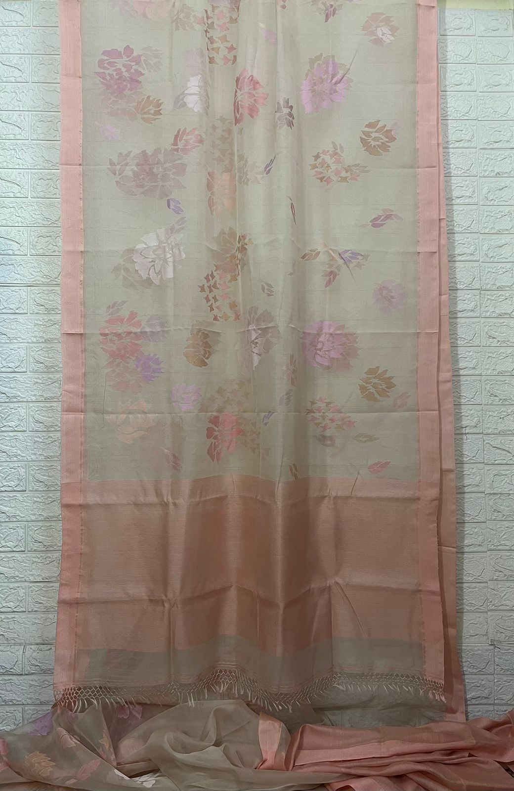 Powder pink mixed rose & orchid floral bouquet allover handwoven muslin silk jamdani saree