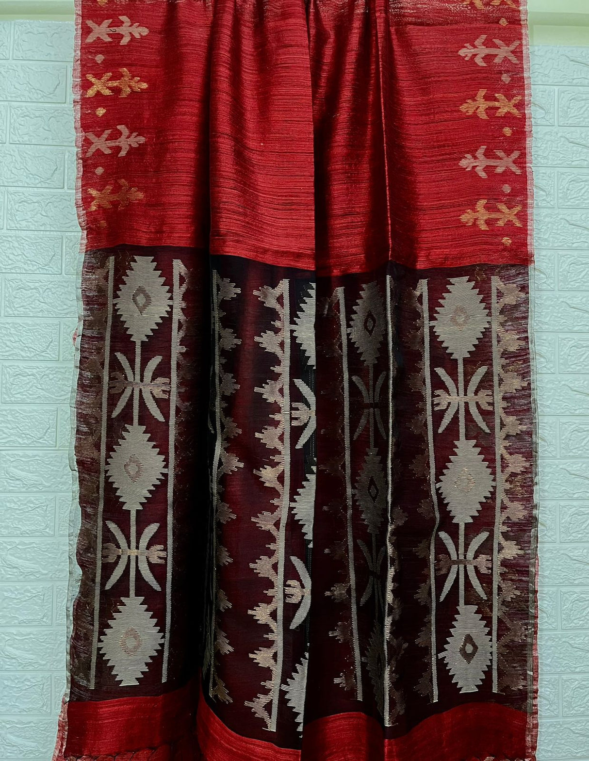 Red With Black Traditional Dhakai Handwoven Jamdani Saree In Matka Silk - Tamal Boutique