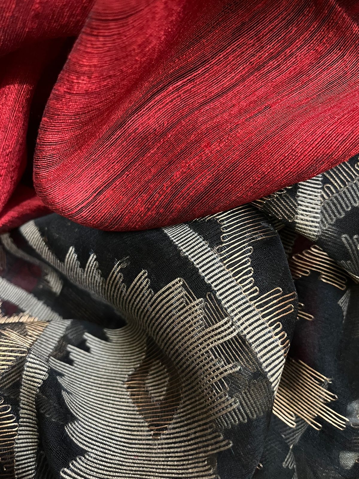 Red With Black Traditional Dhakai Handwoven Jamdani Saree In Matka Silk - Tamal Boutique