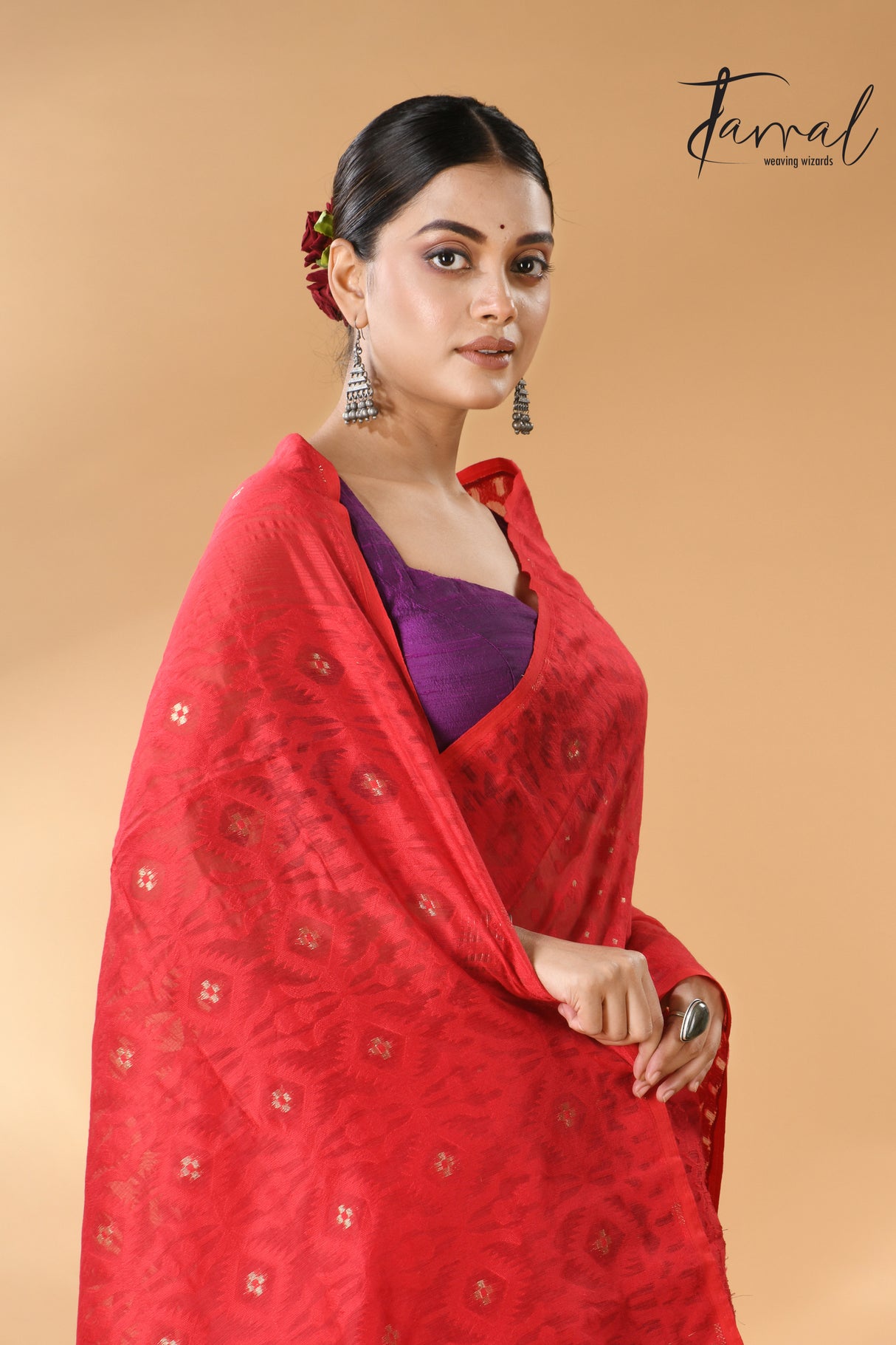 Red soft dhaki handloom jamdani saree_Right