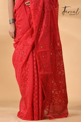 Red soft dhaki handloom jamdani saree_closeup