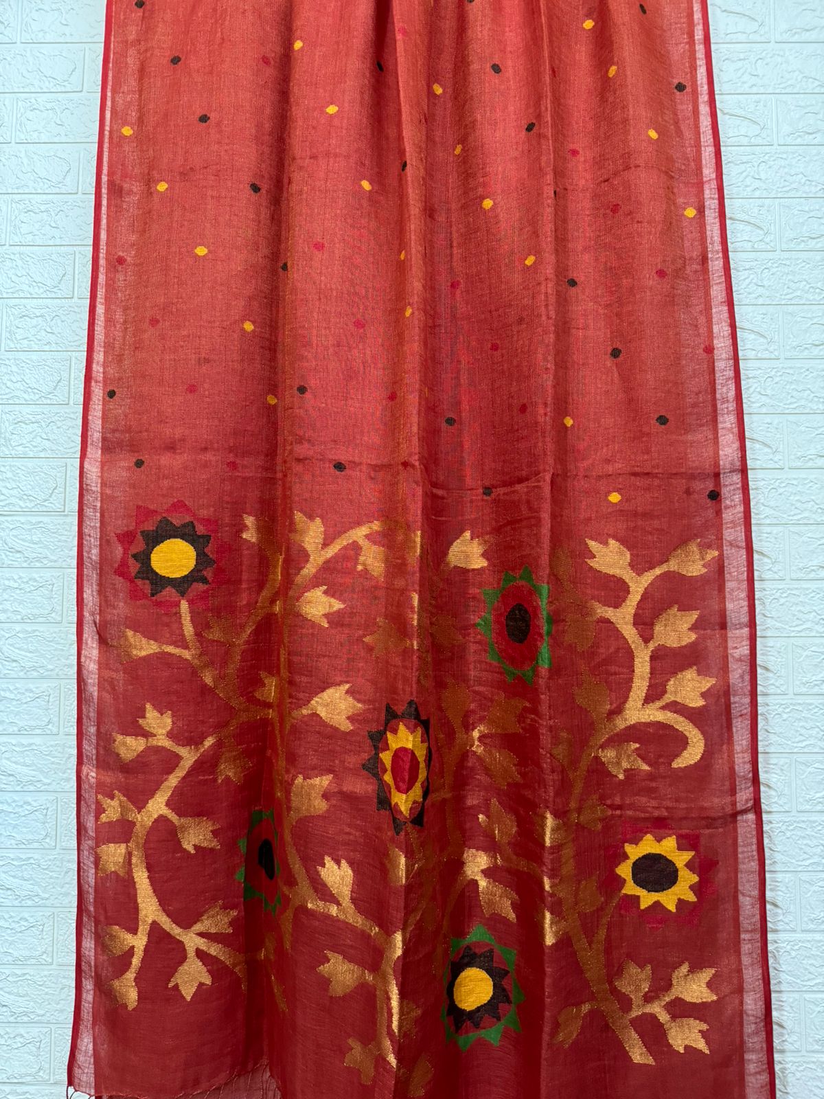 Red colour zari linen handwoven jamdani saree