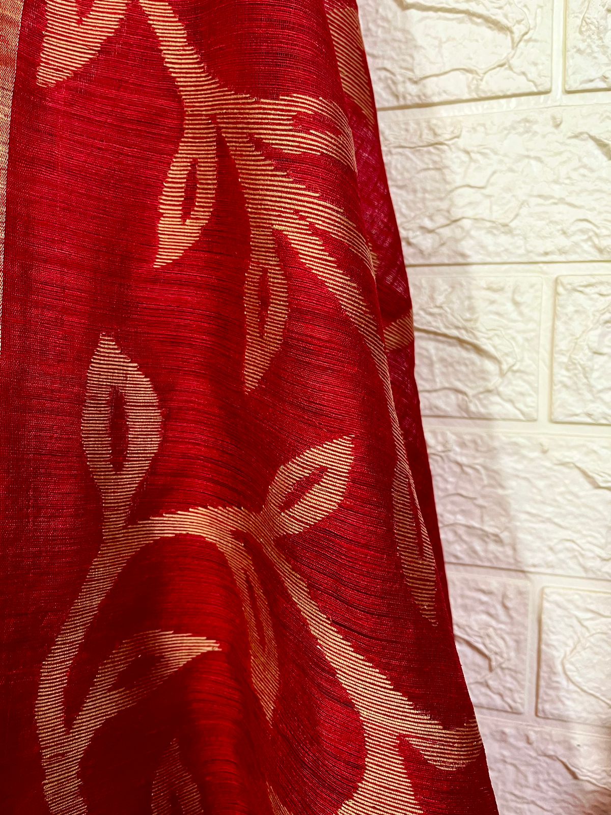 Red hot with golden zari border matka silk handwoven jamdani saree