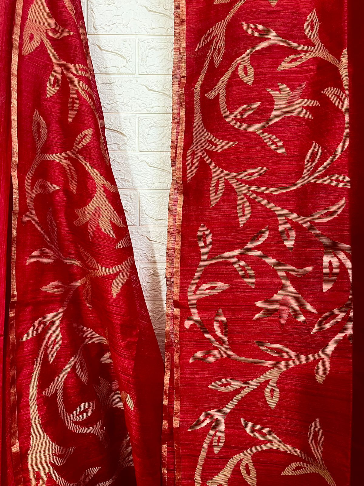 Red hot with golden zari border matka silk handwoven jamdani saree