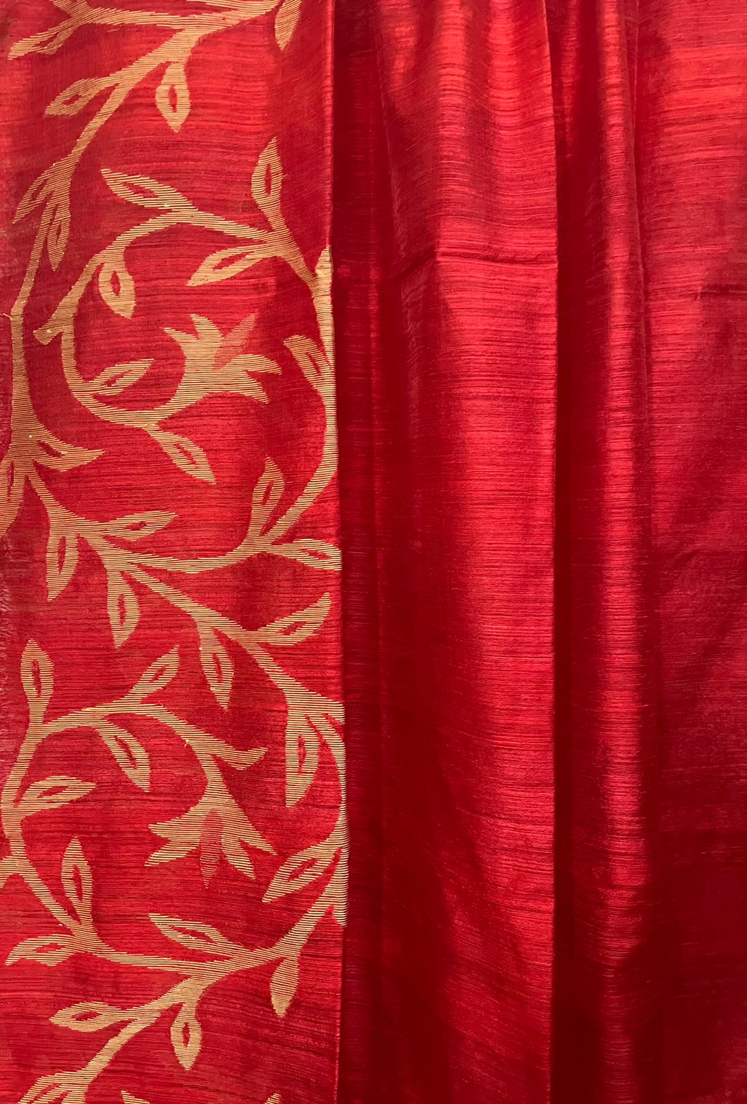 Red hot with golden zari border matka silk handwoven jamdani saree