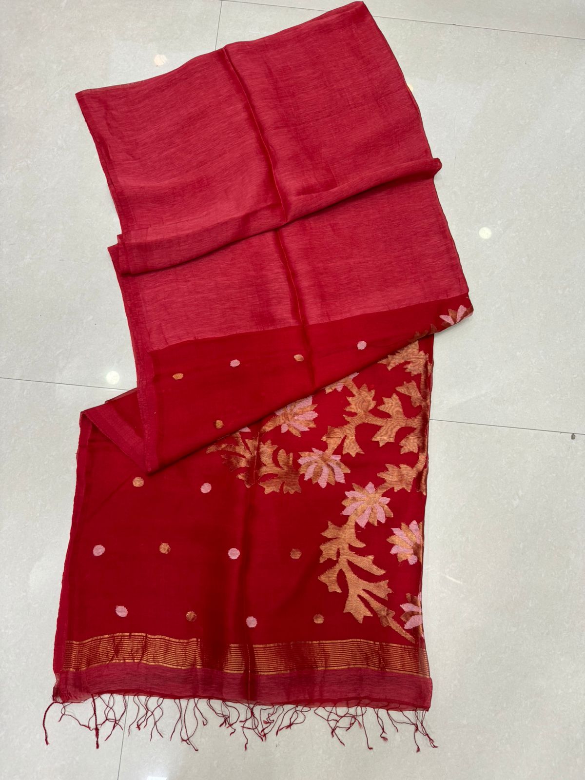 Red silk linen thoka floral pallu handwoven jamdani saree - Tamal Boutique