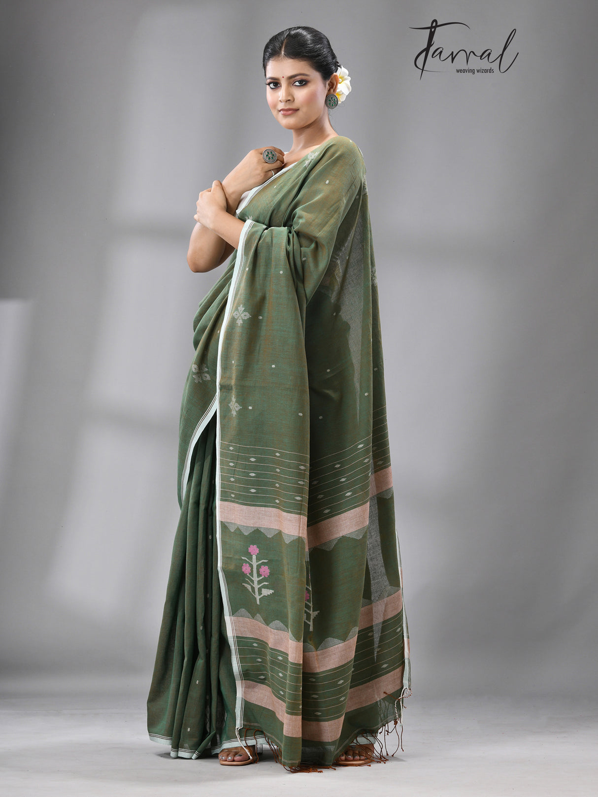 Green floral tree pallu cotton handwoven jamdani saree - Tamal Boutique