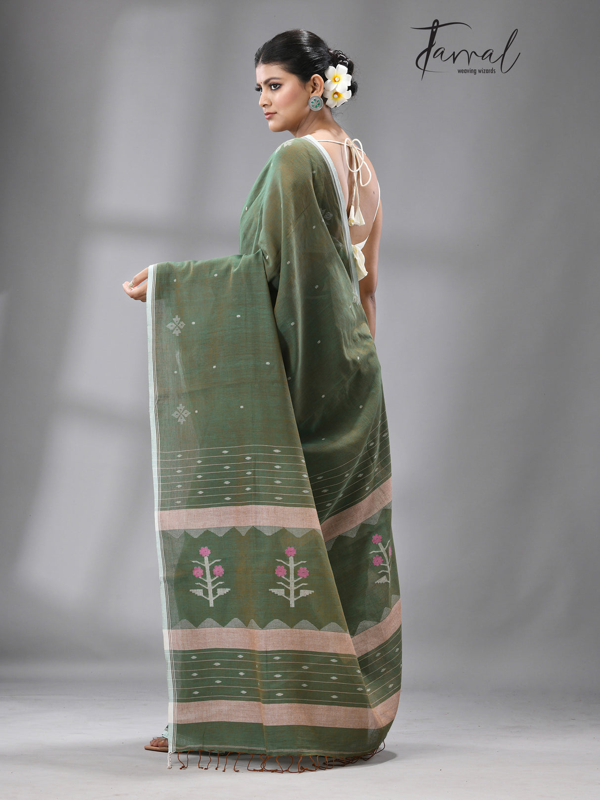 Green floral tree pallu cotton handwoven jamdani saree - Tamal Boutique