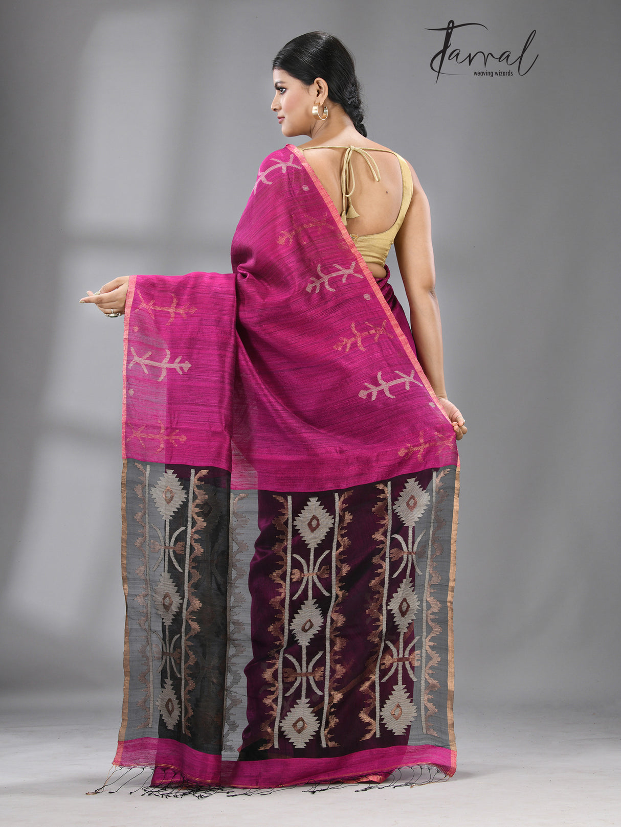 Rani with black colour traditional handwoven matka silk handwoven jamdani saree