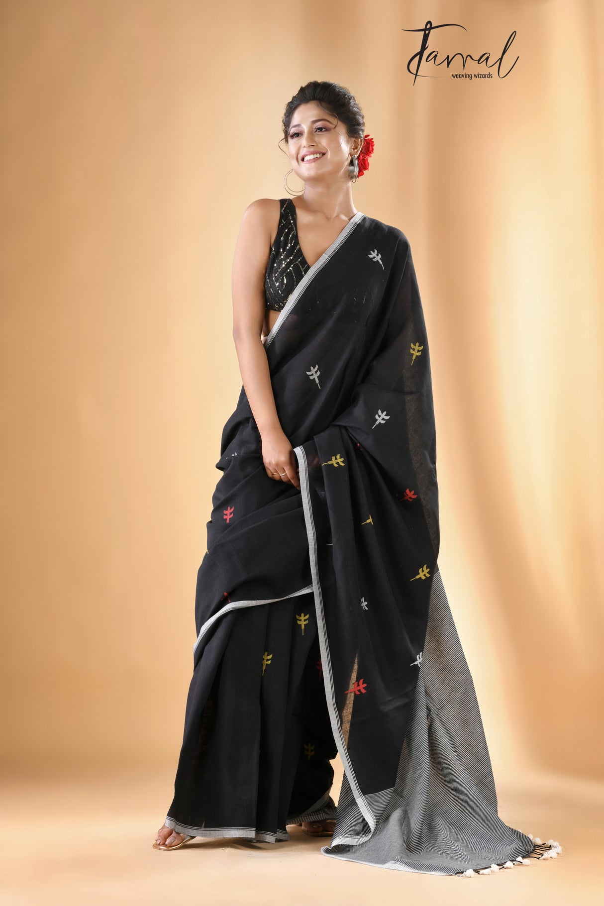 Black cotton jolphoring handwoven jamdani saree