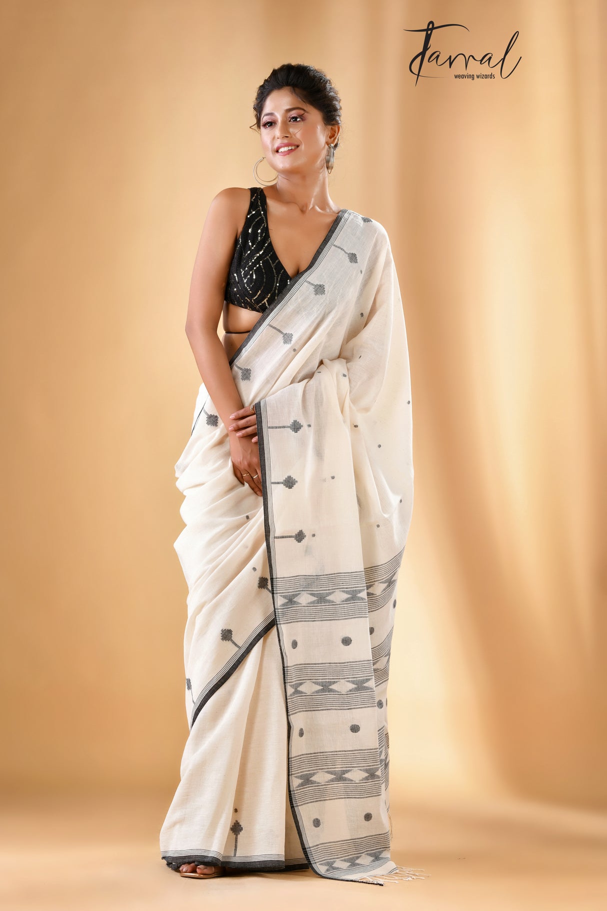 Offwhite with black border cotton handwoven jamdani saree