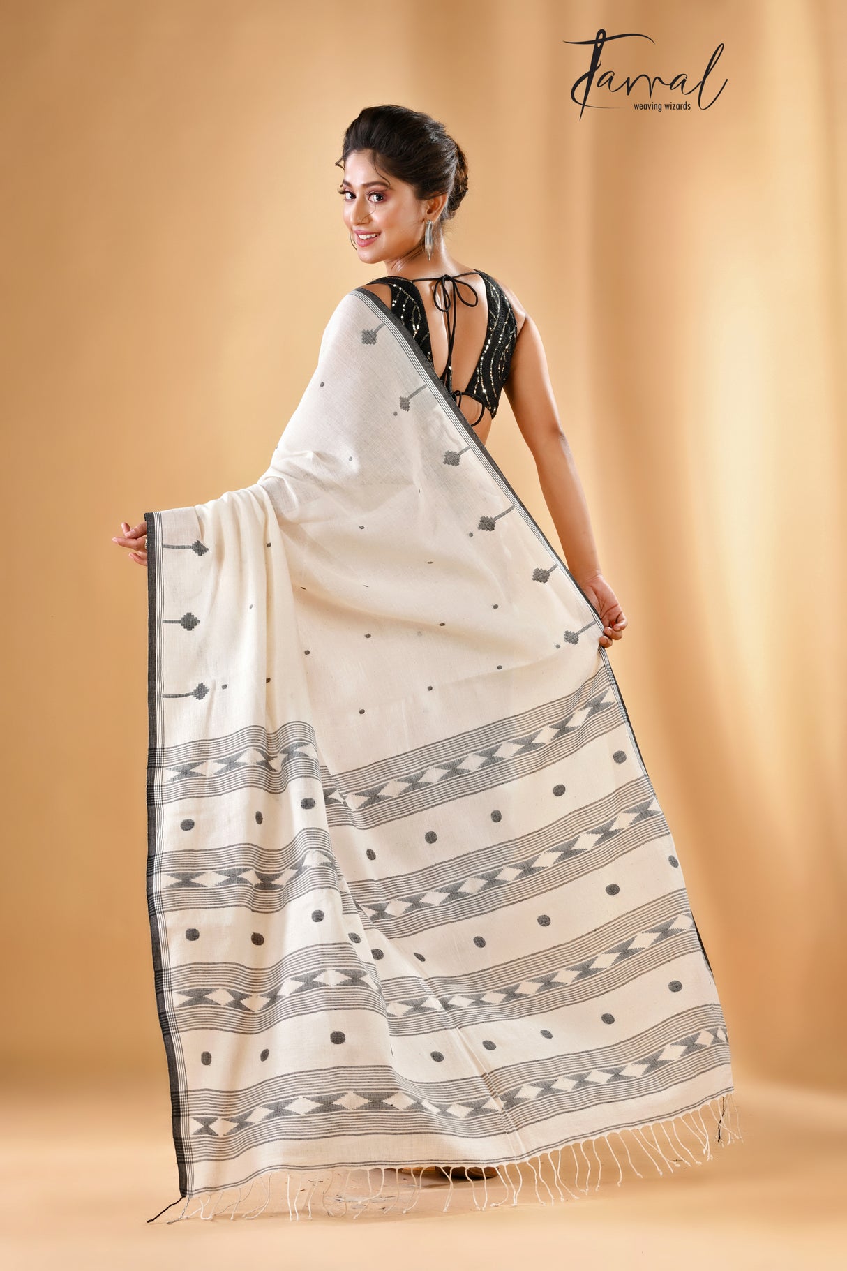 Offwhite with black border cotton handwoven jamdani saree