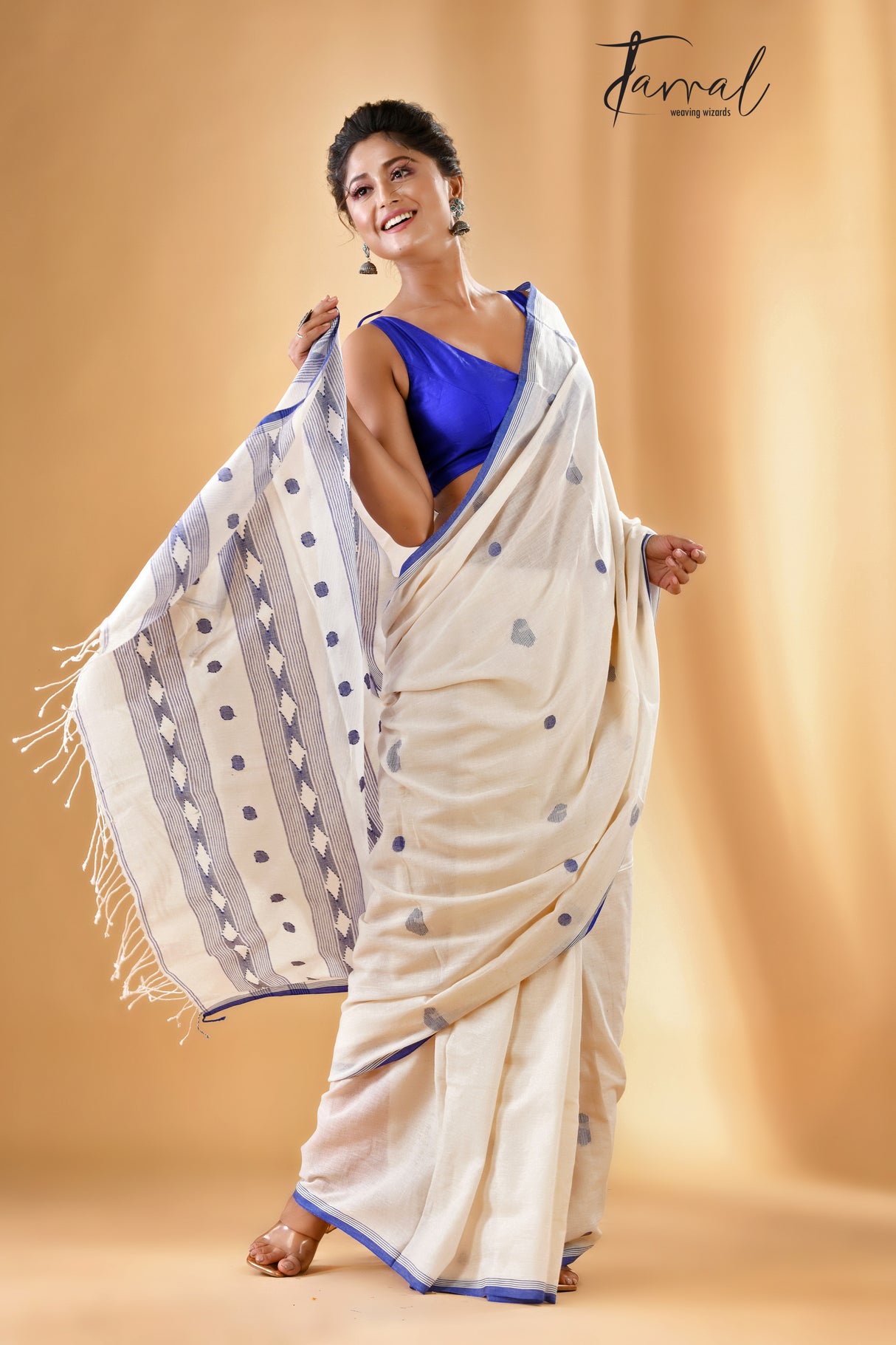 Offwhite with blue border cotton diamond pallu handwoven jamdani saree