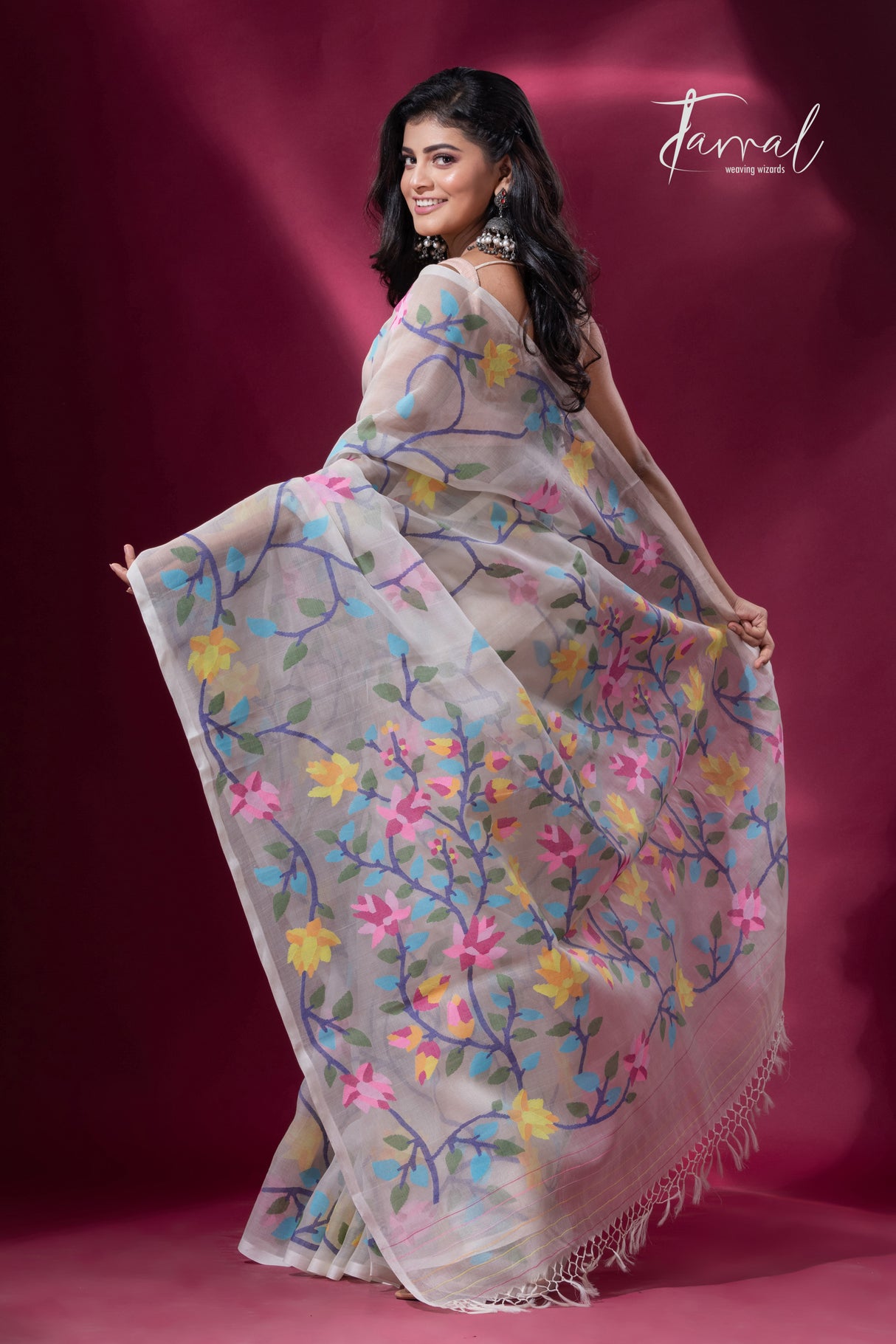 Offwhite With Multicolor Muslin Silk Handwoven Jamdani Saree