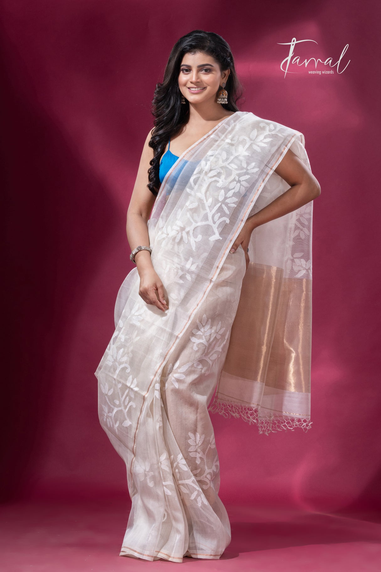 Offwhite allover floral handwoven jamdani in muslin silk saree