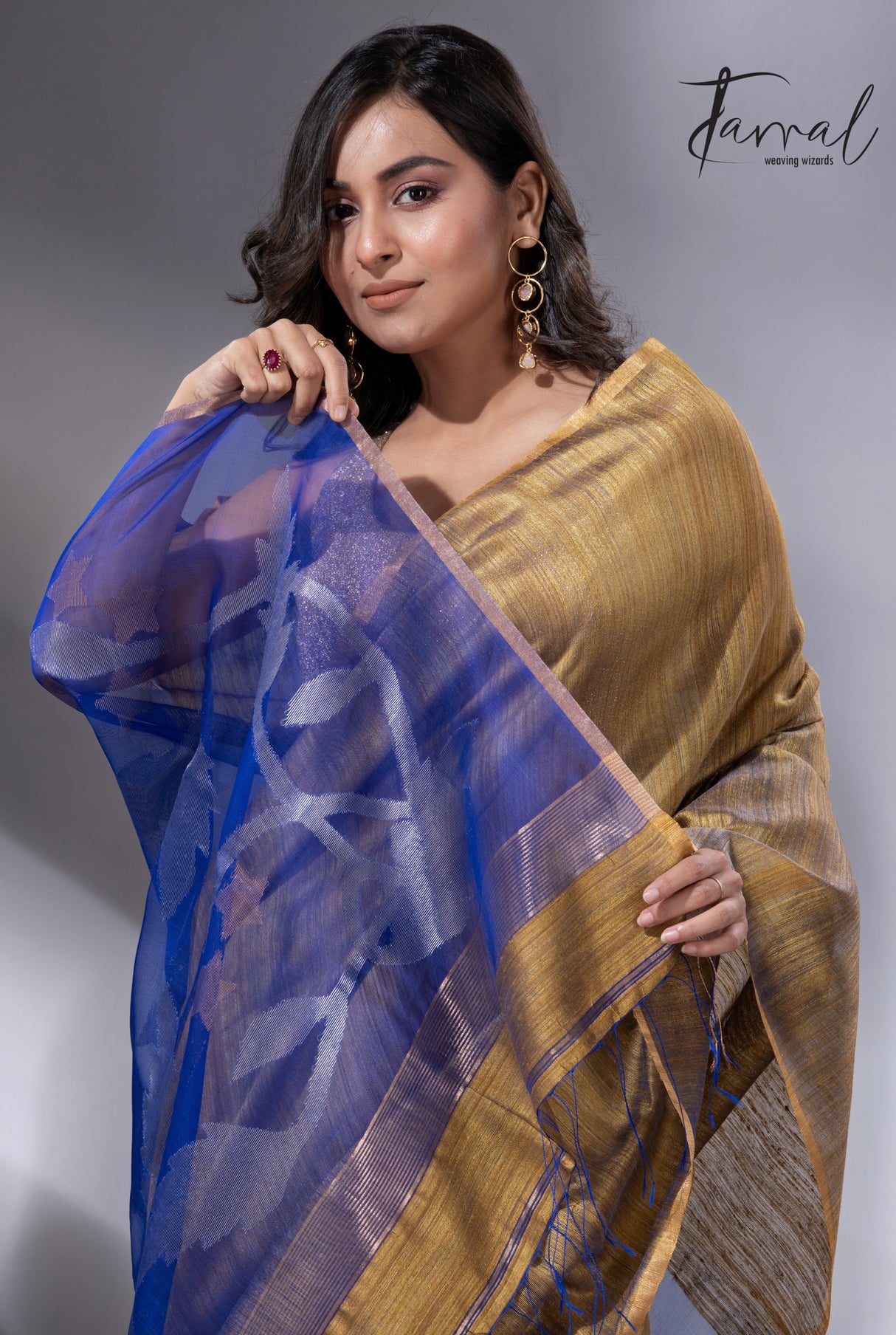 Yellow ochre bliss with  blue pallu matka silk handwoven jamadani saree