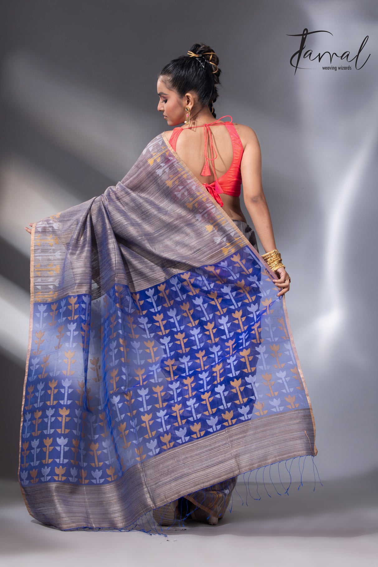 Blueish grey with blue pallu matka silk handwoven jamdani saree