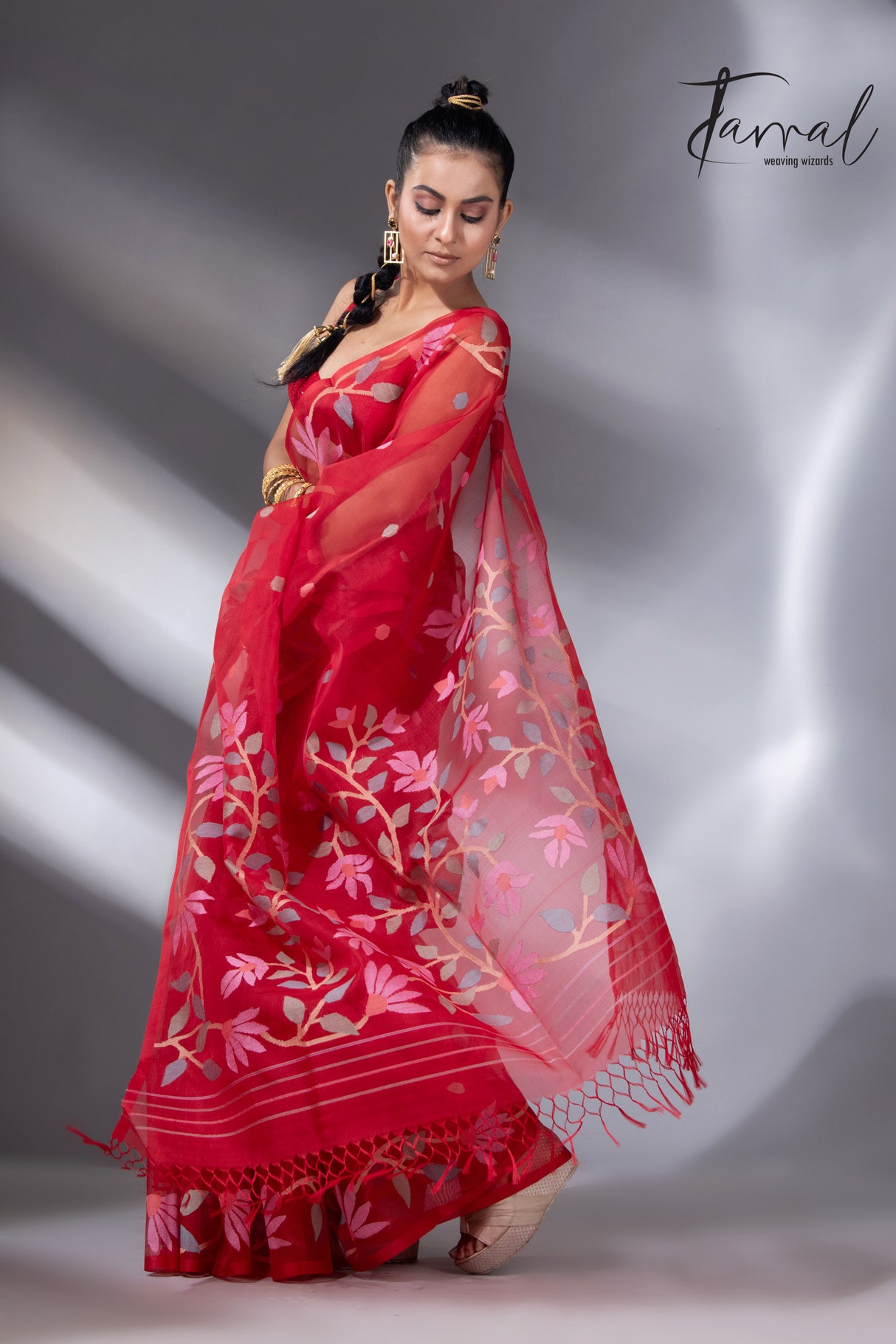 Sweet red floral border handwoven muslin silk jamdani saree