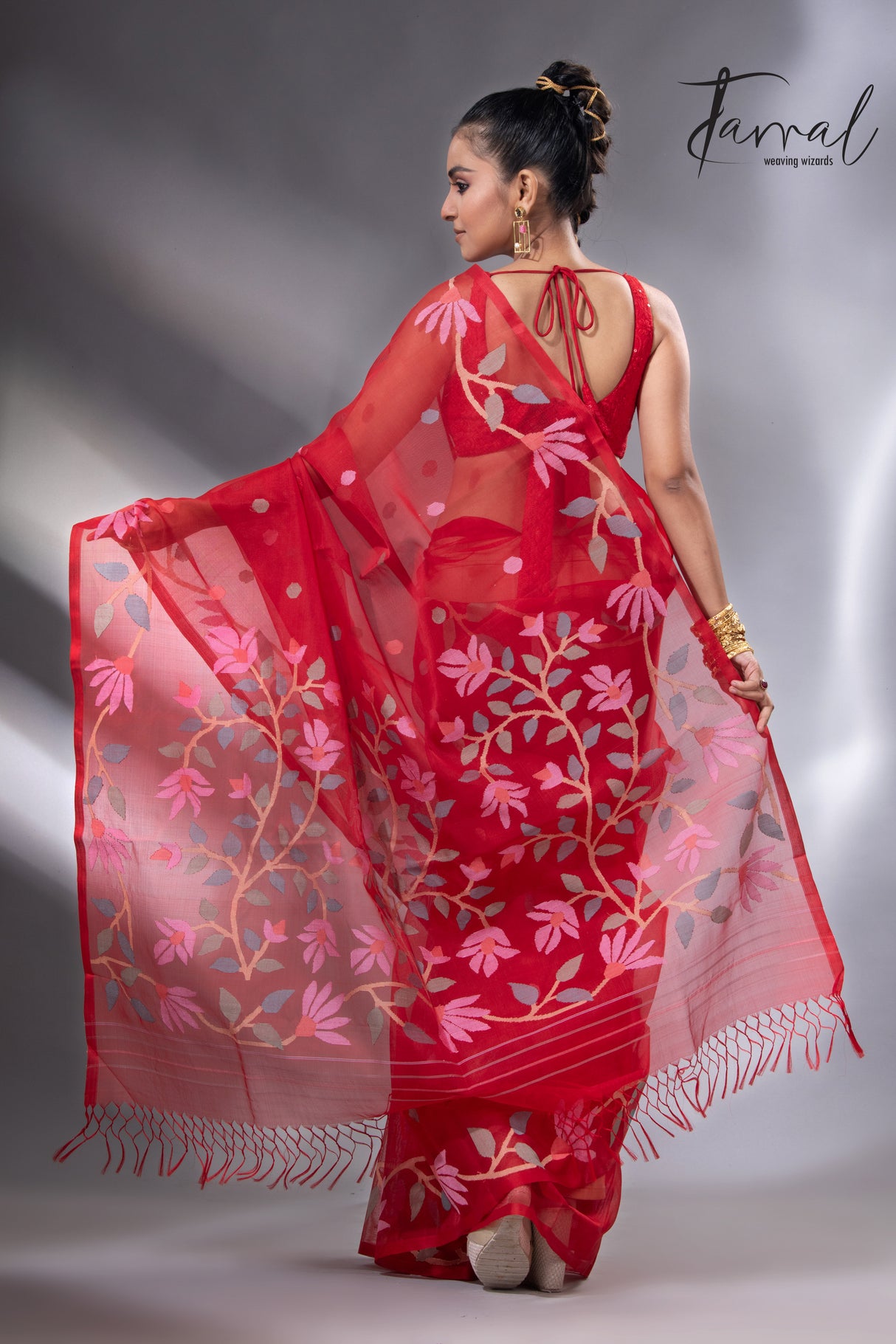 Sweet red floral border handwoven muslin silk jamdani saree