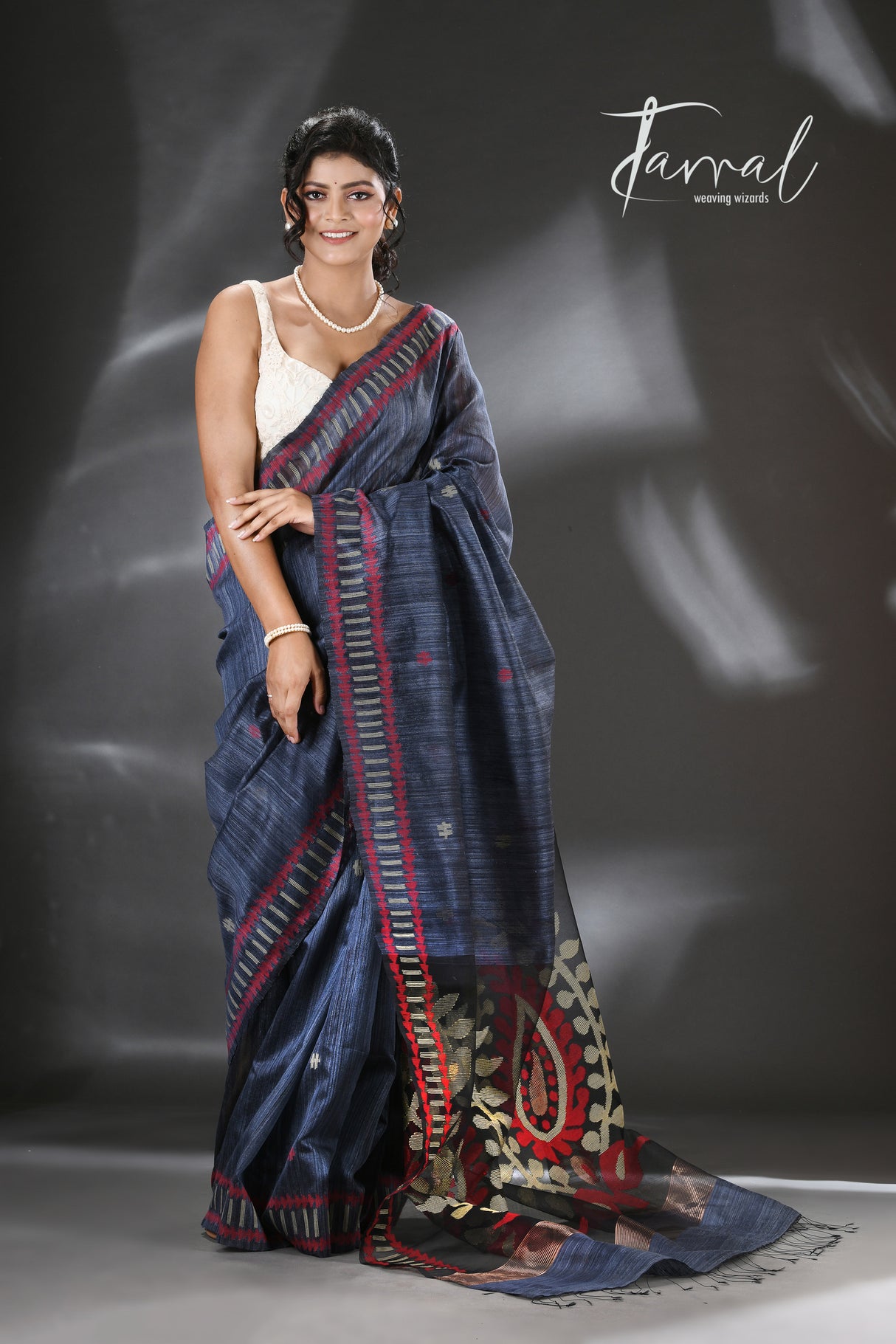 Ash with red & beige colour kalka motifs matka silk handwoven jamdani saree - Tamal Boutique