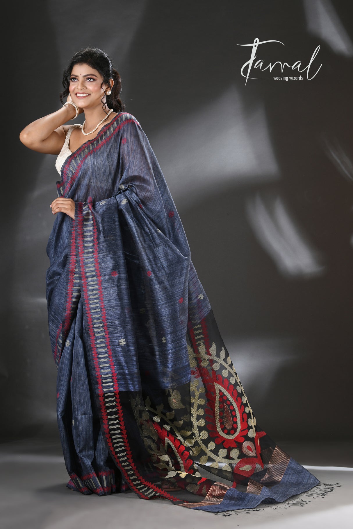 Ash with red & beige colour kalka motifs matka silk handwoven jamdani saree - Tamal Boutique