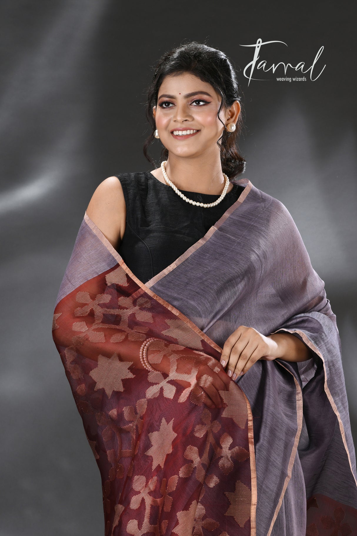 Ash with Maroon star Pallu silk linen handwoven jamdani saree - Tamal Boutique