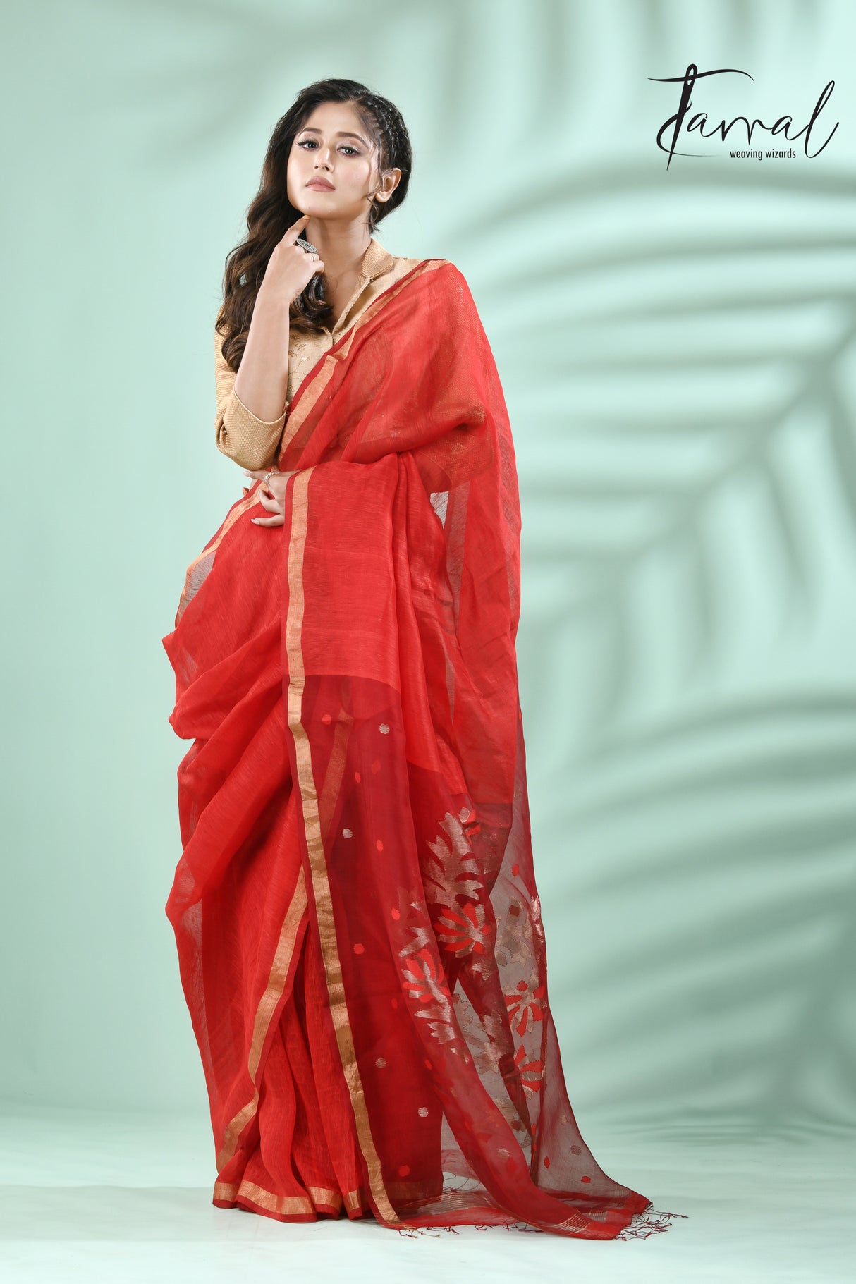 Red with zari border silk linen thoka floral pallu handwoven jamdani saree